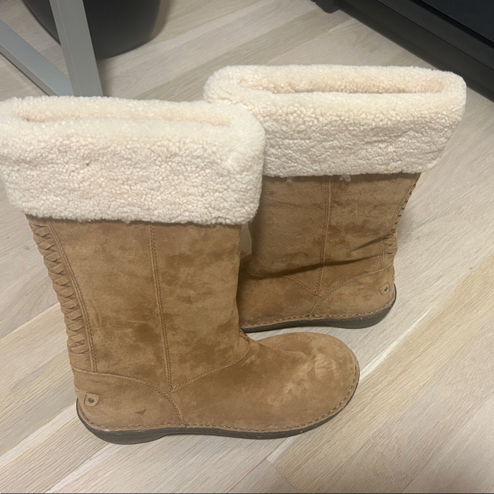 UGG Tan Boots with Cream Fur Cuff